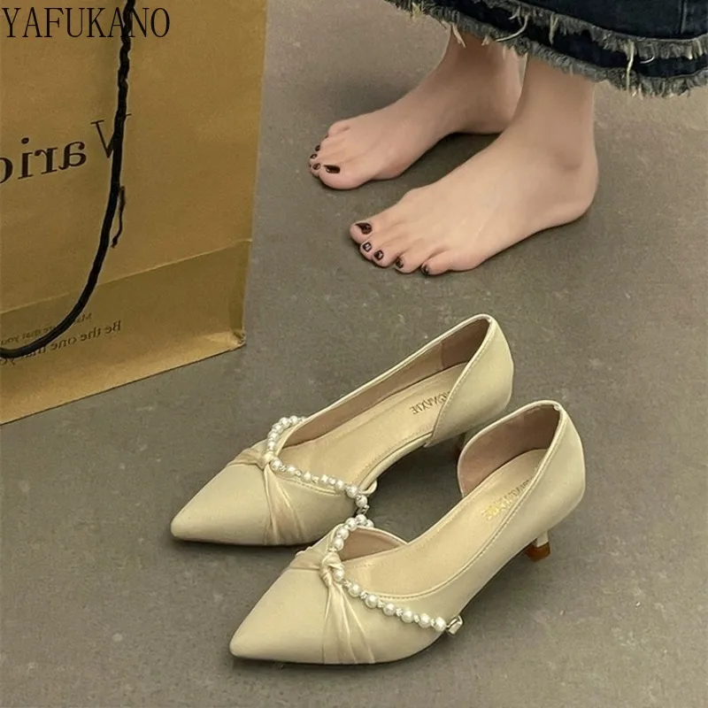 Tacco sottile delicato francese nero a punta scarpa singola scarpe da donna 2025 nuovo temperamento elegante decorazione di perle festa di ballo tacchi alti