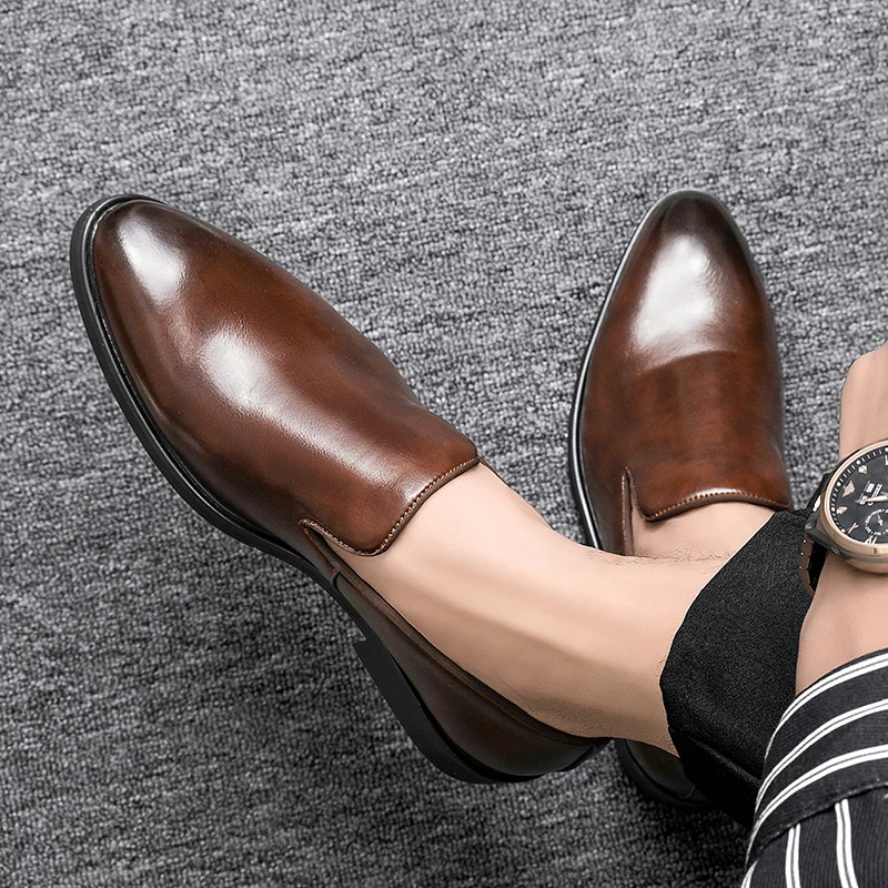 

Casual Leather Shoes Large Size Men Business Shoes 2026 New Slip on Pointed leather Loafers Hand Polished Leather Casual Shoes