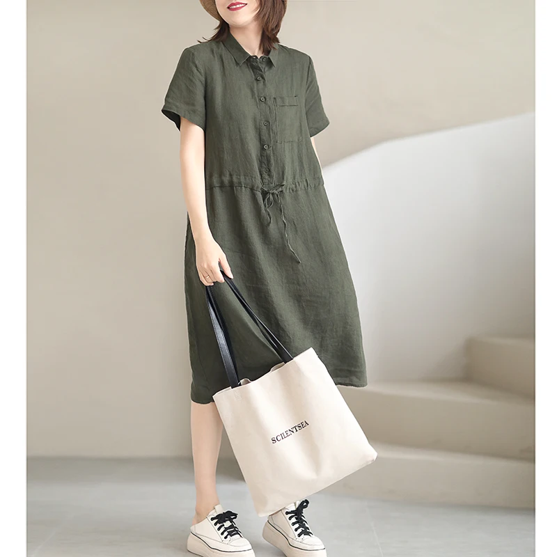 Artystyczna, swobodna, wyszczuplająca lniana spódnica damska o średniej długości, w kształcie litery A, zapinana na jeden guzik, z kołnierzykiem.