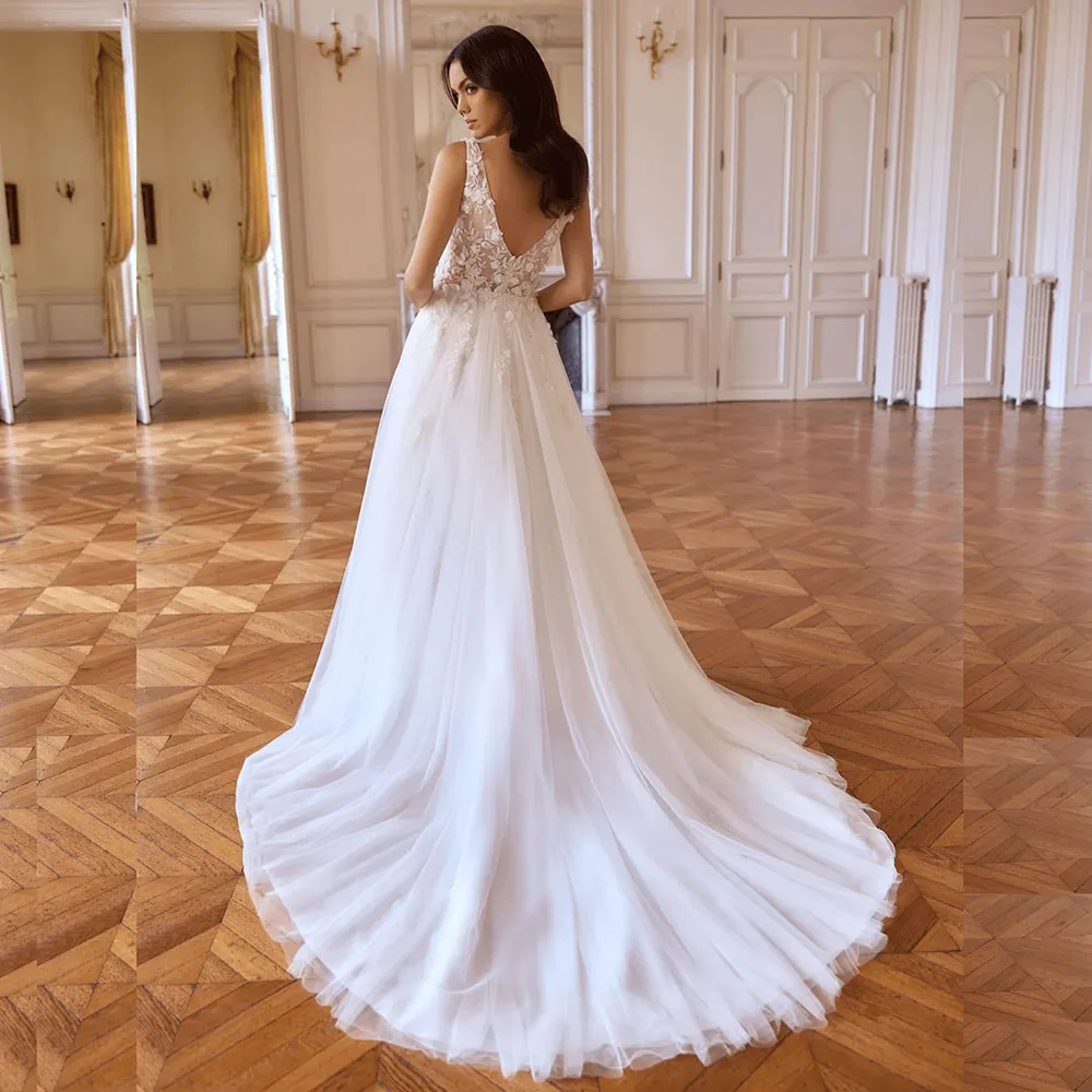 

2026 Classic A-Line Wedding Dresses V Neck Appliques Tulle Bridal Gown Backless Sleeveless Plus Size Bride Dress Customized