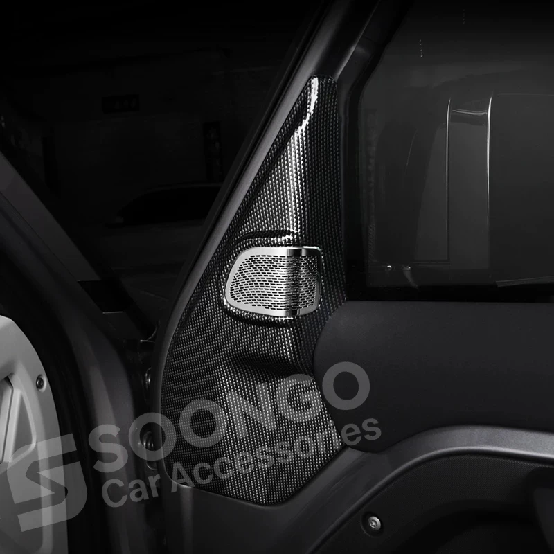 

Декоративные защитные наклейки на динамики передних стоек для Land Rover Defender 2020-2026: полное окружение звука, защита интерьера