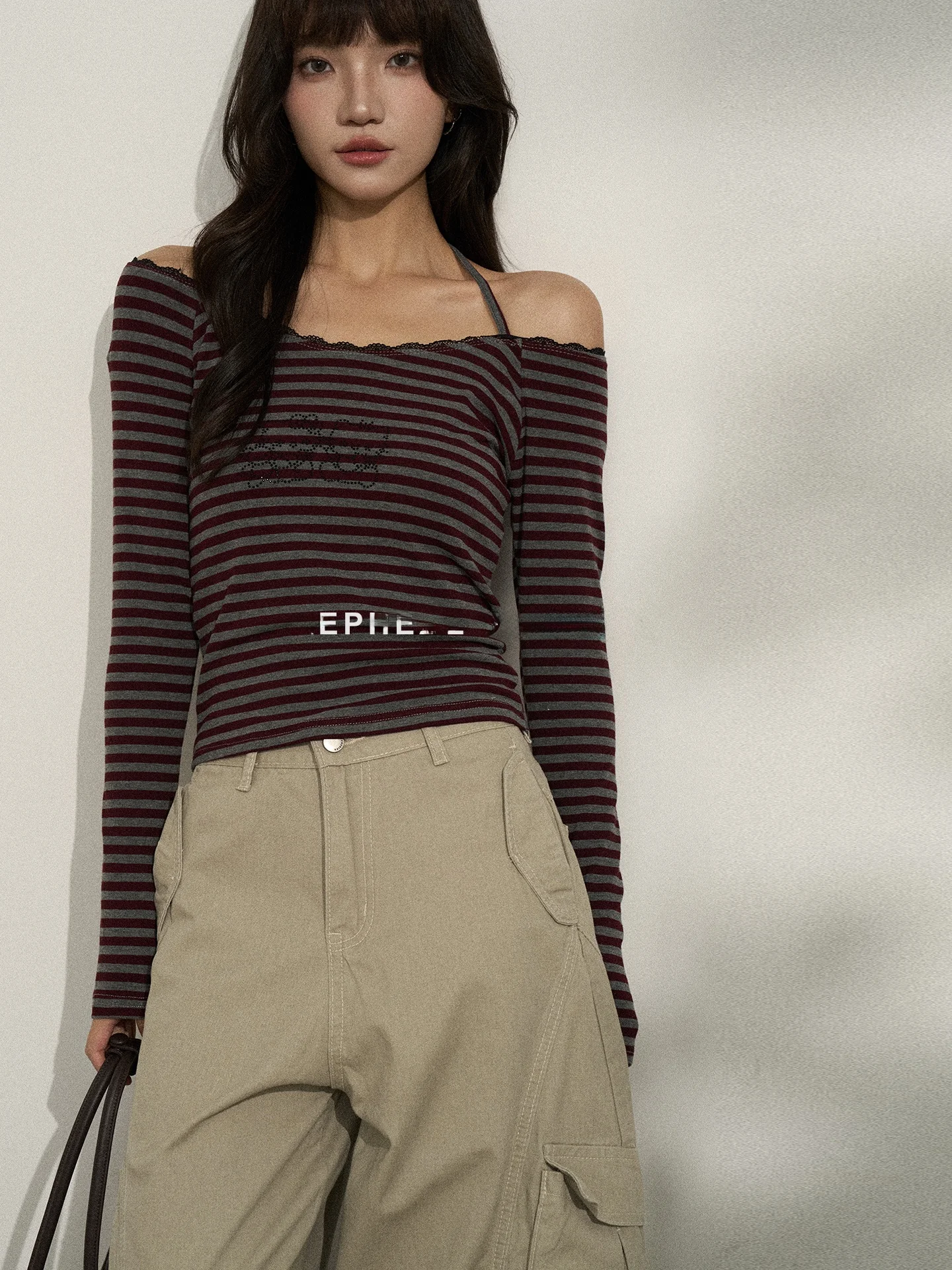 

Женская приталенная футболка с длинным рукавом в полоску, на одно плечо, весенняя, дизайнерская, FLOWER7, корейская версия, укороченная, для повседневной носки