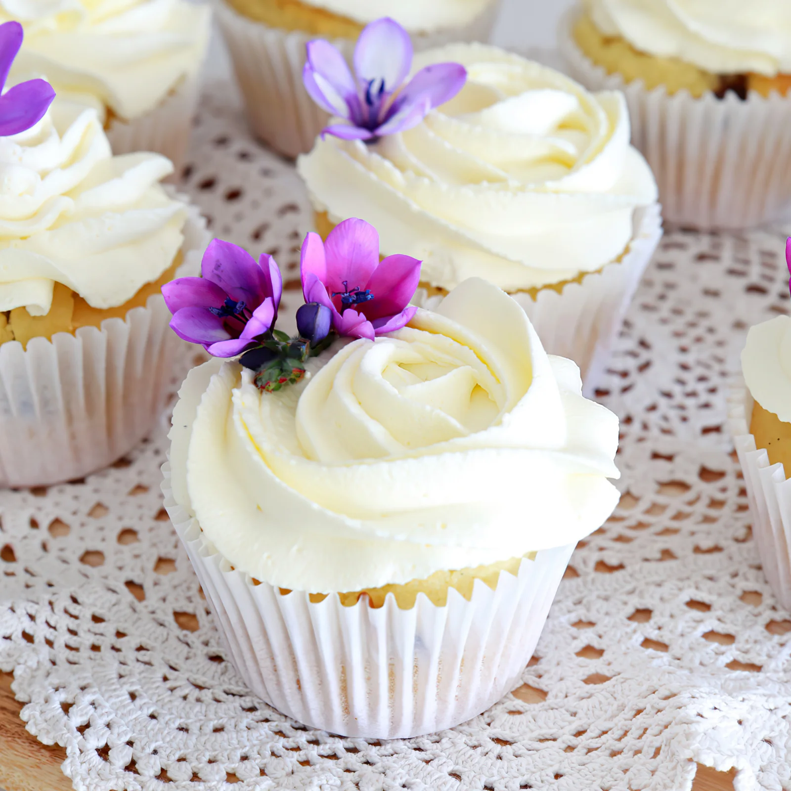 

100 Pcs Muffin Cups Paper Cupcake Liner Parchment Giant Liners Holders for Baking