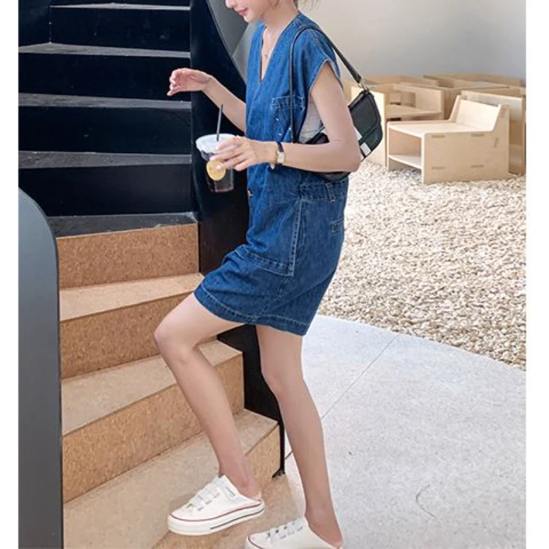 Retro Denim Jumpsuit Women's Summer Design Thin Loose Fake Two-piece V-neck Jumpsuit Wide-leg Shorts