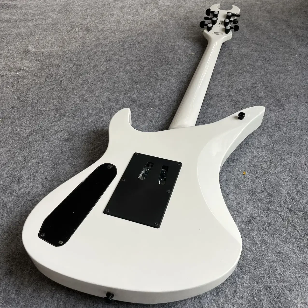 Electric Guitar, Professional 24 Tone Fingerboard, Quality Assurance, Fast Delivery. FTYn