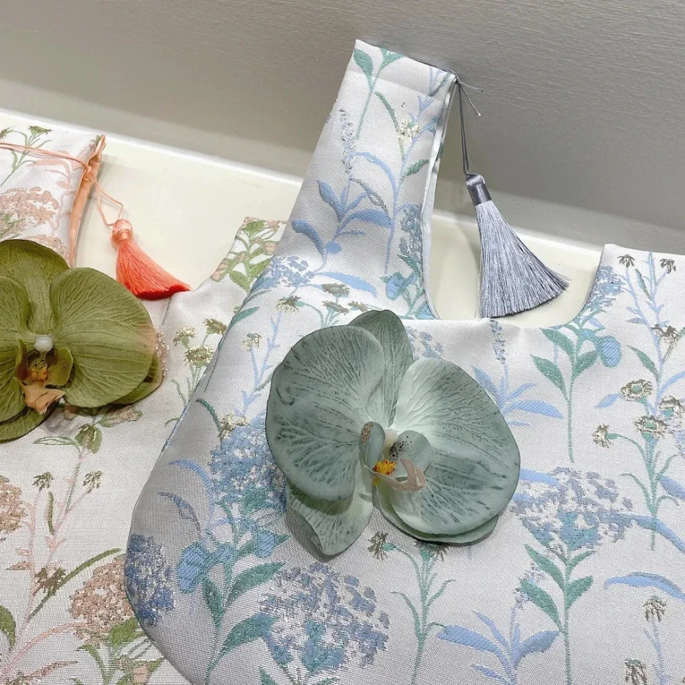 Flower Pendant Lunch Bag Cosmetic Bag New Chinese Style Handbag Tassel Knot Wrist Bag Small Item Pouch Cheongsam Accessories image 3