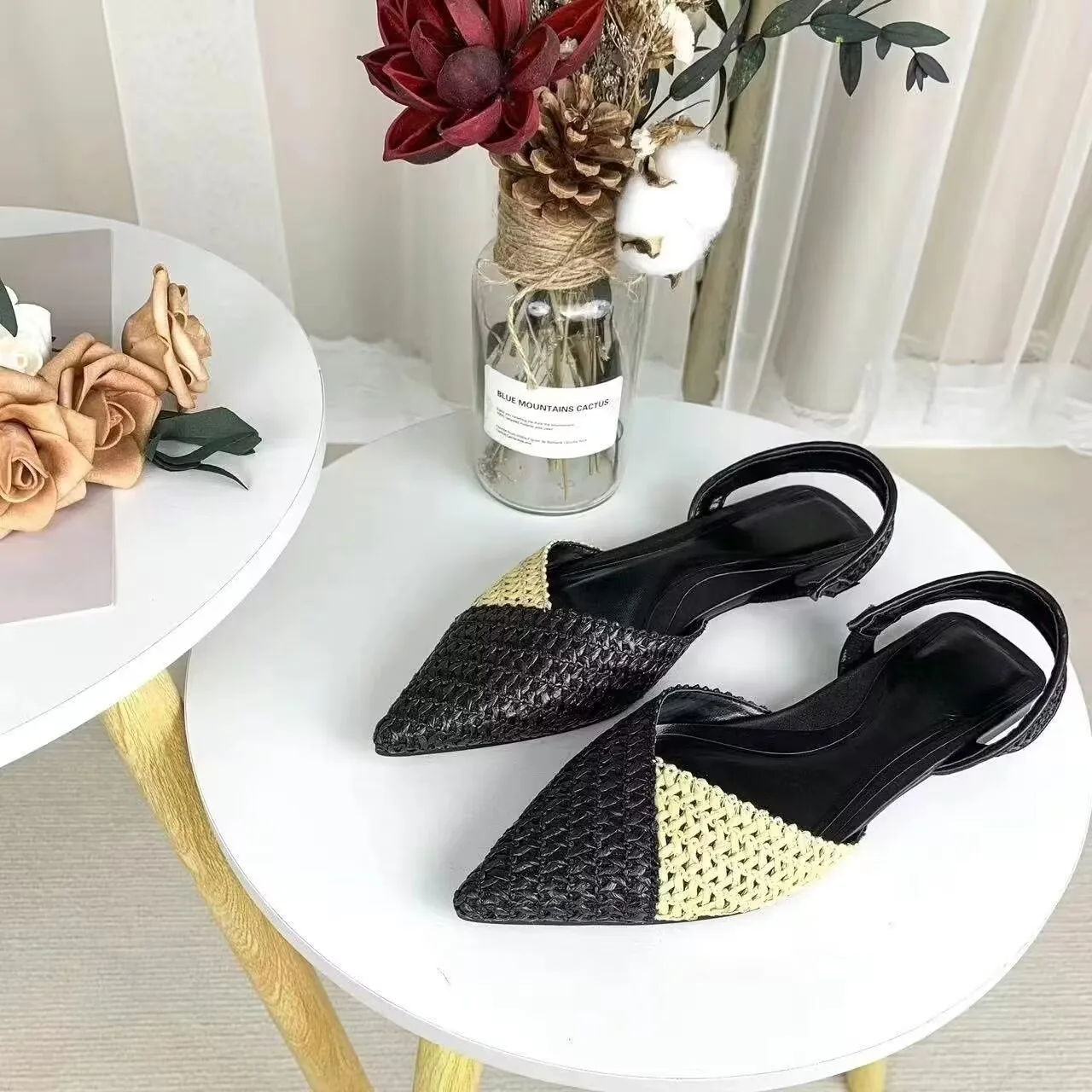 Женские летние сандалии, роскошные повседневные уличные модные удобные туфли на низком каблуке с острым носком на плоской подошве для женщин, тенденции 2025 года