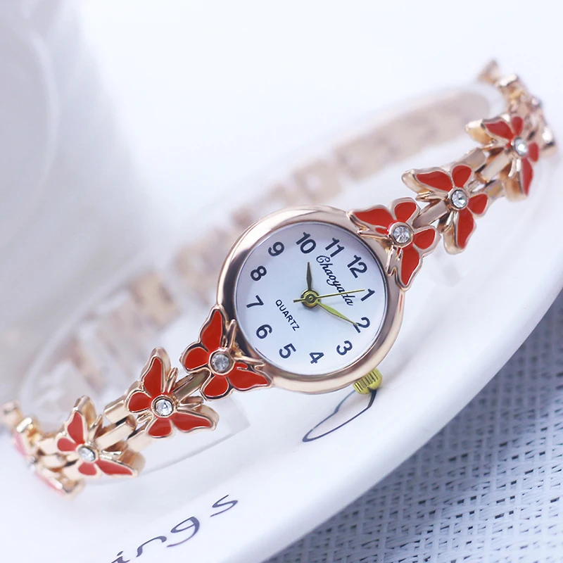 2024 New Fashion Lady Woman Luxury Crystal Diamond Butterfly Shape Strap Quartz Wristwatch Girls Bracelet Accessories Beautiful