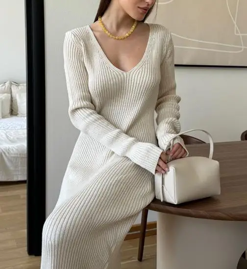 Otoño e Invierno 2025 nuevo estilo vestido largo de punto ajustado con cuello en V para mujer, vestido de punto elegante y sencillo