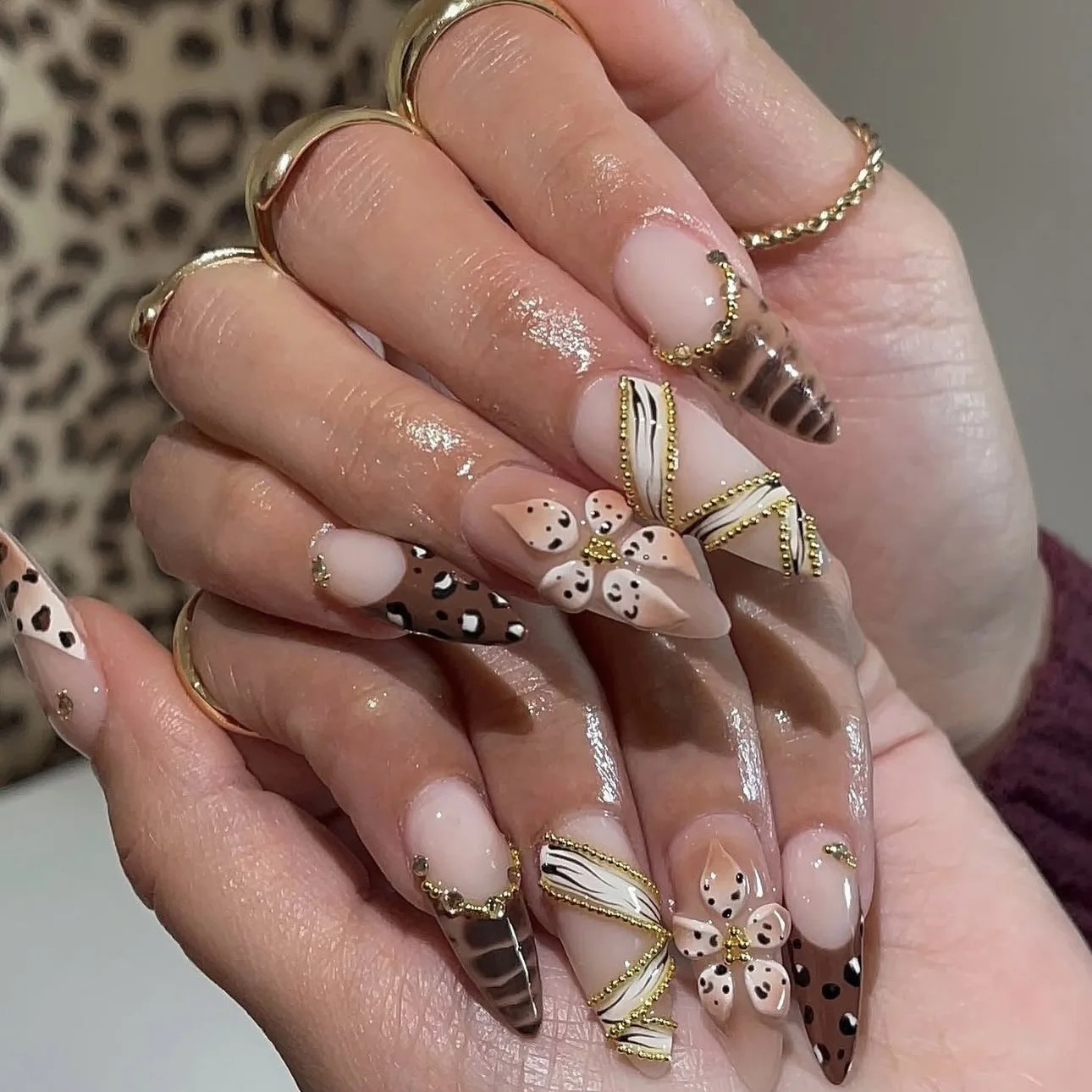 

24PCS Maillard Brown Almond False Nails 3D Carved Flowers Leopard Print French False Nails with Gold Chain Autumn Press on Nails