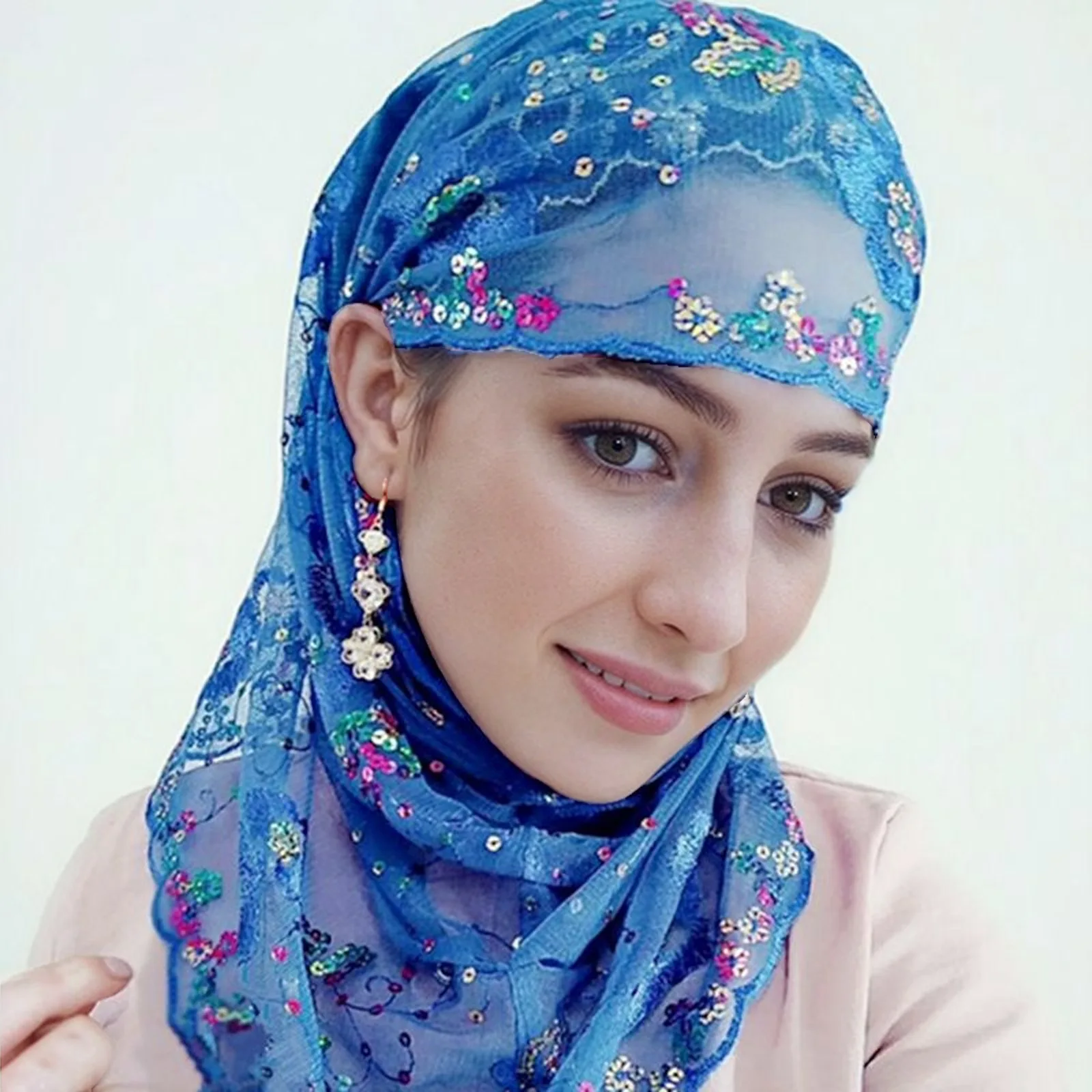 

Женская шапка-платок с пайетками — солнцезащитный козырек в этническом стиле