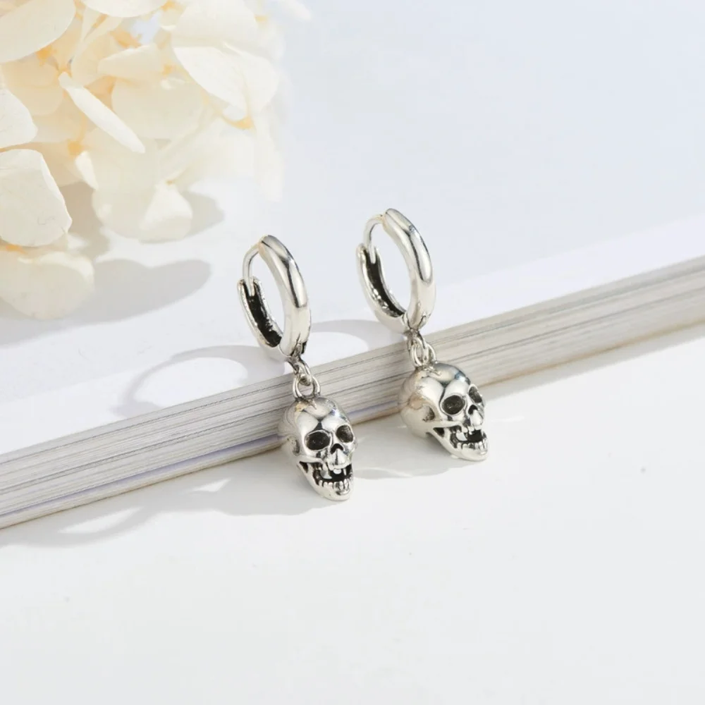 New Trend of Minimalist Men and Women Ghost Head Earrings Retro Skull Pendant Earrings Gothic Punk Rock Party Accessories Gift
