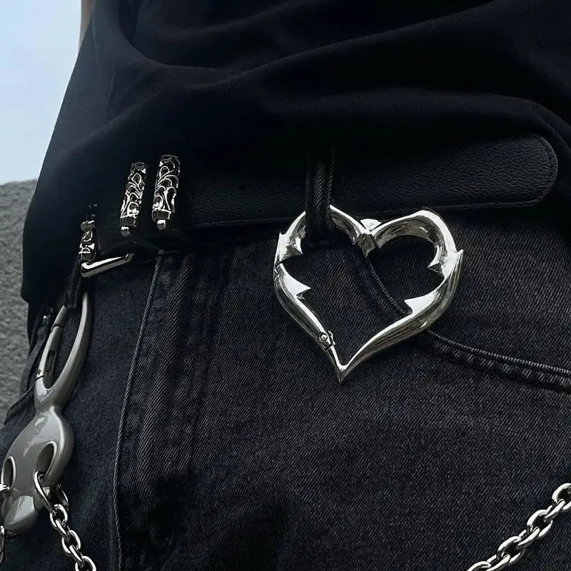 Heart-Shaped Carabiner Retro Style Gothic Metal Keychain Easy Clip-On Carabiner For Keys Bags Backpacks Hangings Carabiner Clip