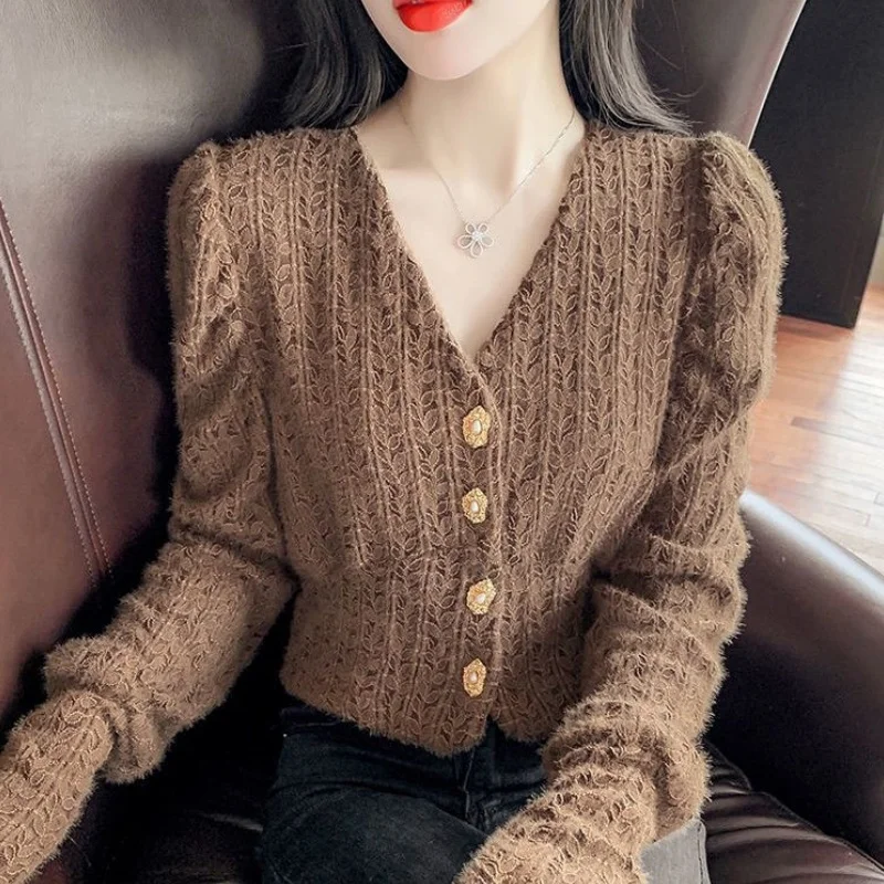 2024 Autumn and Winter V-neck Long Sleeved Shirt Niche Base with Bubble Sleeves and Brushed New Lace Shirt Top