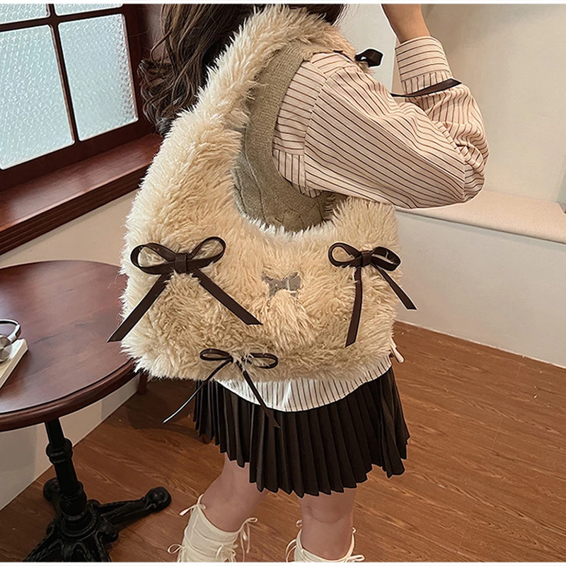 Flauschige Hobo-Schultertasche aus Kunstfell mit Schleife, minimalistische, lässige Handtasche mit Tragegriff für Damen, weiche Plüsch-Pendler-Tragetasche, Herbst/Winter – Detail 4