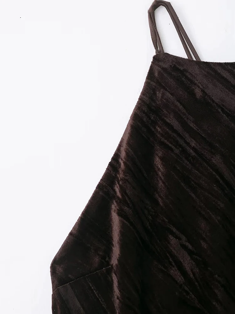 ชุดเดรสยาวผ้ากำมะหยี่แบบใหม่สำหรับผู้หญิง ดีไซน์เซ็กซี่ประดับพู่ สายคล้องคอ แบบไม่มีแขน โชว์ไหล่ ทรงเข้ารูป เหมาะสำหรับวันหยุดพักผ่อนและงานปาร์ตี้