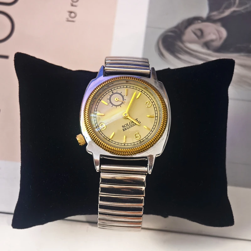 Jam Tangan Pasangan Terinspirasi Retro Tali Pegas Jam Tangan Kuarsa Wanita Jam Tangan Ringan Jam Tangan Pria Mewah Gelang Dapat Disesuaikan