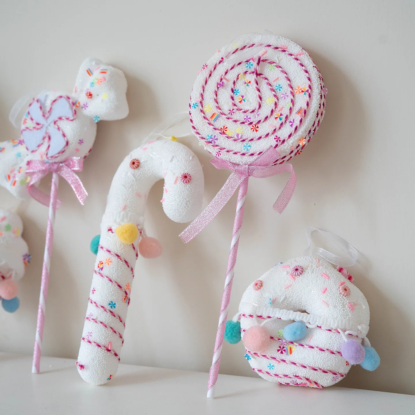 

2Pcs Pink Christmas Lollipop Decorations Foam Cartoon Candy Cane Hanging Pendants Photo Props Scene Making