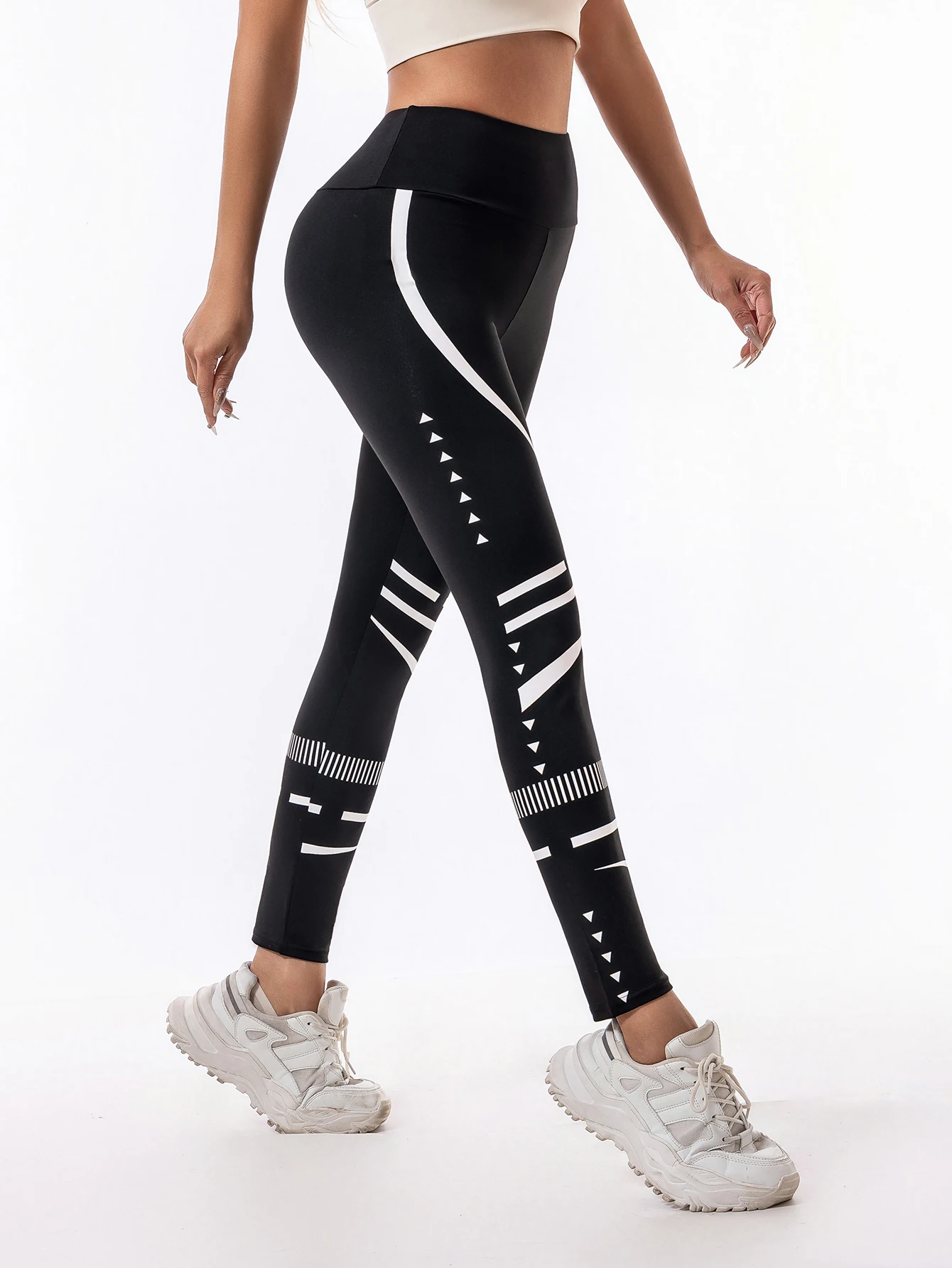 

The new black leggings for women in the spring and autumn of 2025 are high-waisted elastic tight letter-printed skinny pants