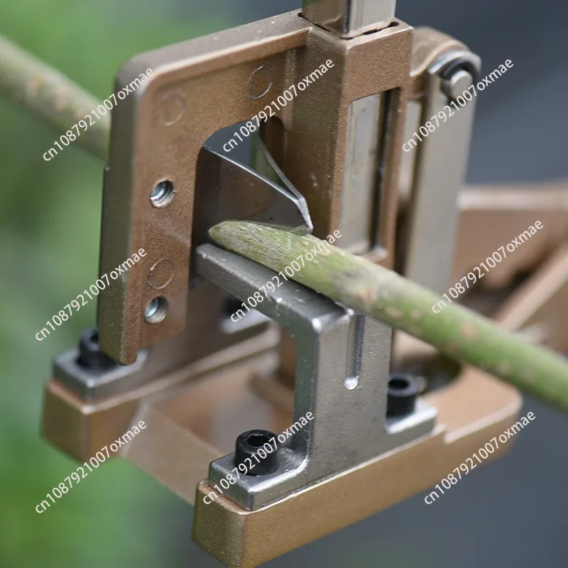 Coarse branch grafting machine, fruit tree grafting machine