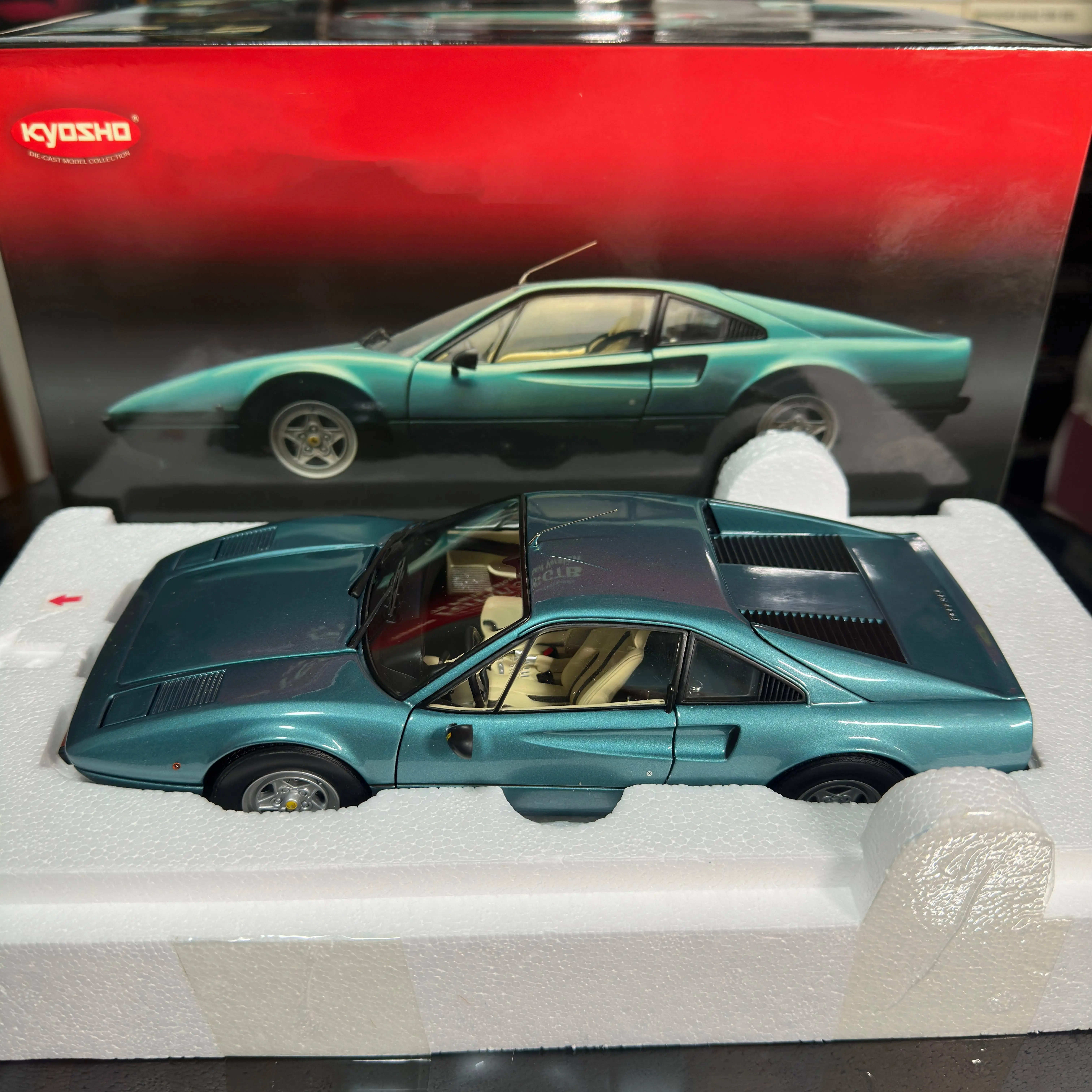 كيوشو 1:18 308GTB باريس عرض السيارات طبعة محاكاة طبعة محدودة جميع المفتوحة سبيكة معدنية ثابتة سيارة لعبة مجسمة هدية
