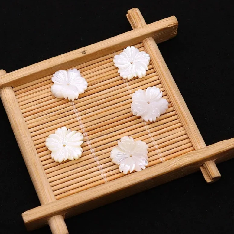 

2pcs Natural Freshwater Shell Beads Exquisite Carved Flower Crafts Charms for DIY Jewelry Making Necklace Bracelet Accessories