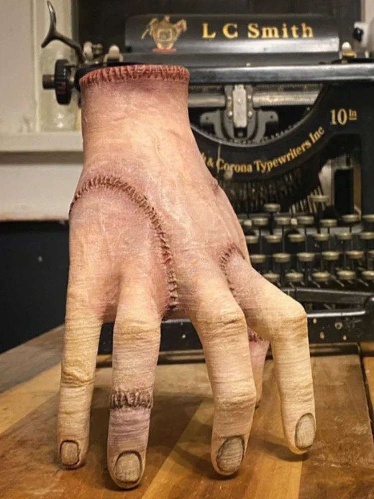 

Horror Thing Hand Toy From Latex Figurine Home Decor Desktop Craft Holiday Party Costume Prop