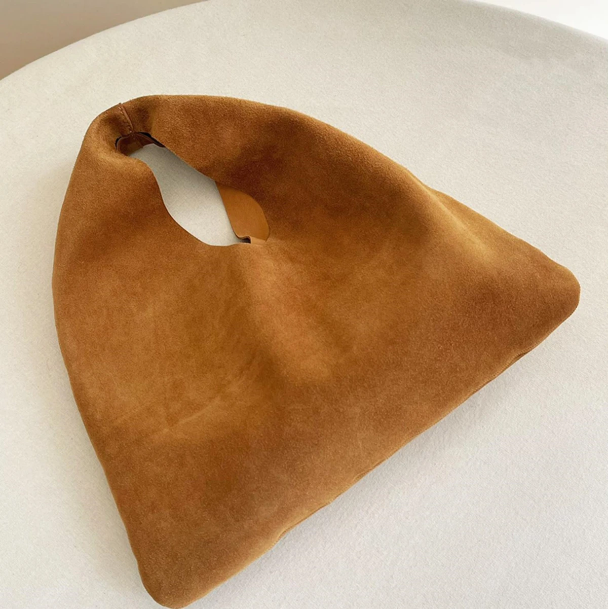 

Jenny & Dave, итальянская замшевая треугольная сумка, сумка-хобо, нишевый дизайн, женская простая универсальная сумка, модная женская сумка на плечо, подмышки