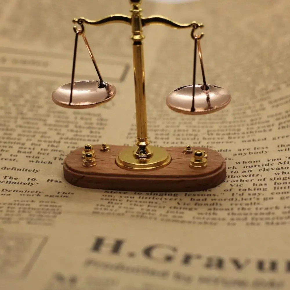 الإبداعية العتيقة محاكاة التوازن مقياس DIY بها بنفسك الحرفية لعبة التوازن الصغيرة نموذج اليدوية 1/12 دمية العدالة مقياس نموذج الاطفال هدية