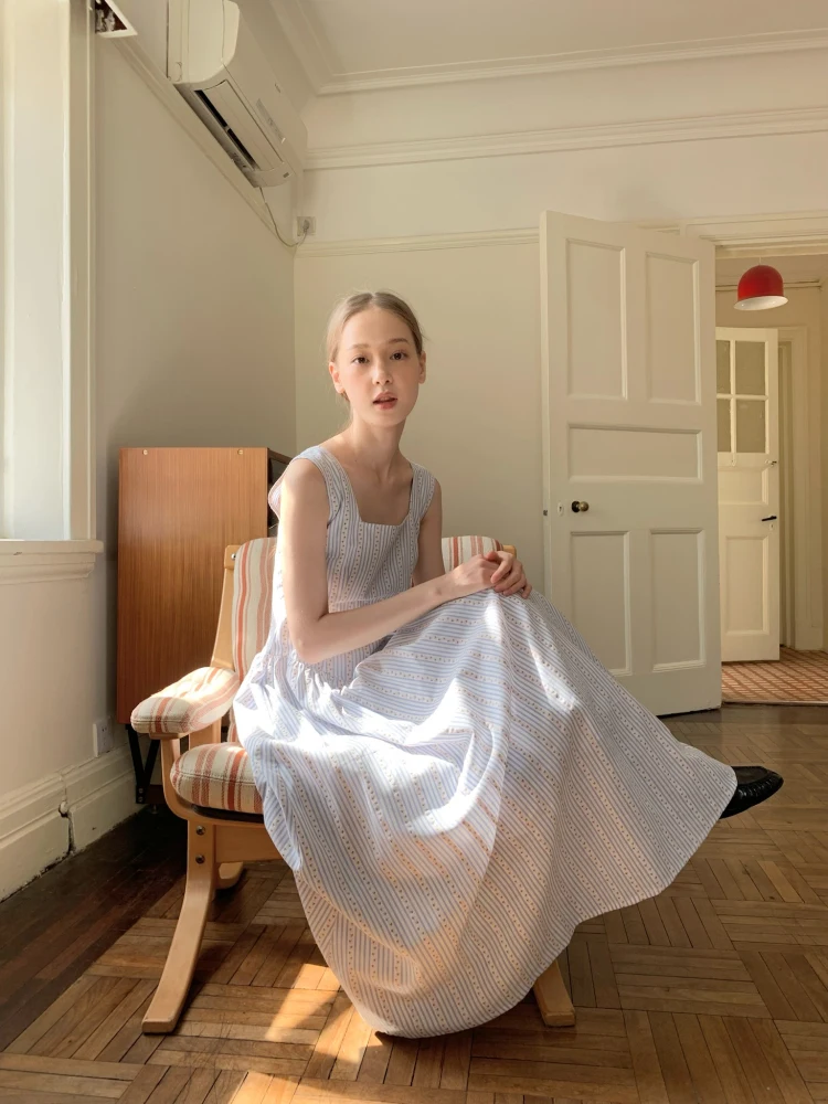 

Летнее женское платье с эффектом похудения, синими полосками, цветочной вышивкой, квадратным воротником, из хлопка, повседневное, в стиле фейри, с юбкой-миди