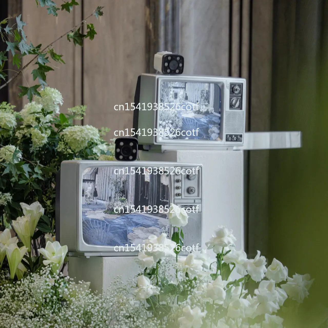 Change the black and white TV to LCD screen playback, connect the camera, wedding exhibition, and display the photo clock