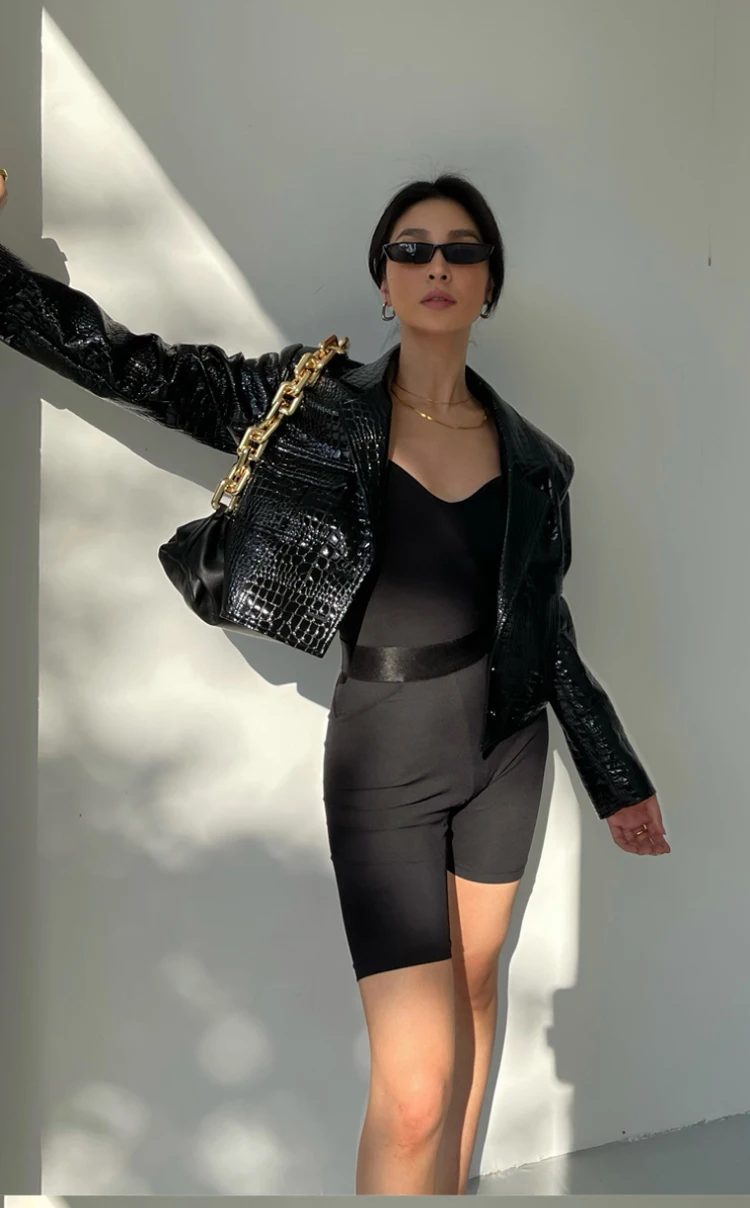 Lautaro Spring Autumn Short Cool Stylish Shiny Reflective Crocodile Print Patent Pu Leather Jacket Women Runway Fashion 2023