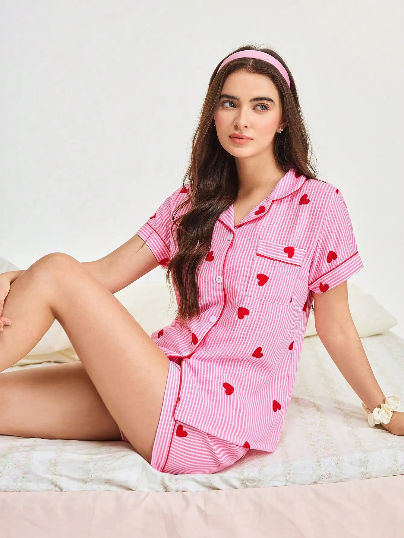 

Розовый полосатый пижамный комплект с принтом в виде сердечек и короткими рукавами для женщин