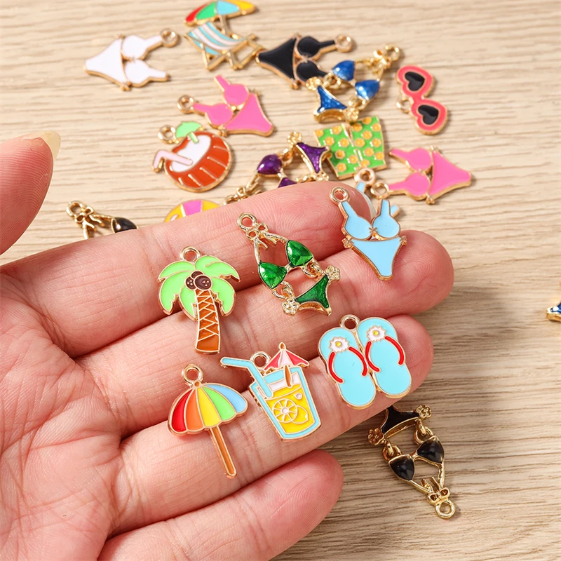 10 Stück Niedliche Emaille-Anhänger mit Sommer-Strand-Motiven (Badeanzug, Bikini, Getränke) für Schmuckherstellung, Halsketten, Ohrringe, DIY-Bastelbedarf – Detail 2