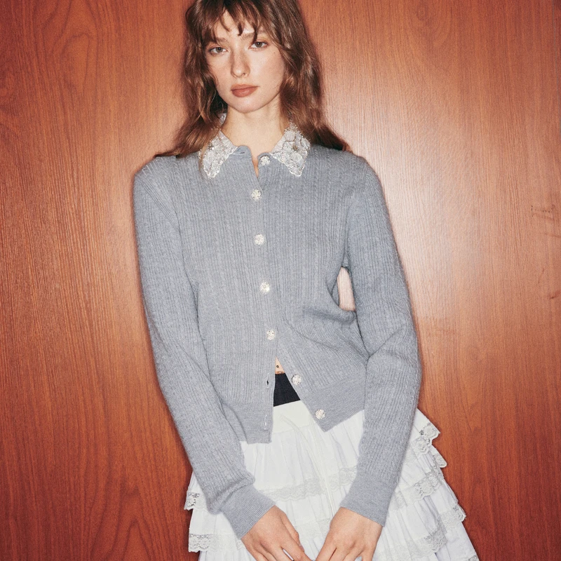 Cardigan lavorato a maglia da donna francese 2025 All'inizio della primavera con perline bavero colletto rimovibile con bottoni a diamante giacca cardigan intrecciata con ago