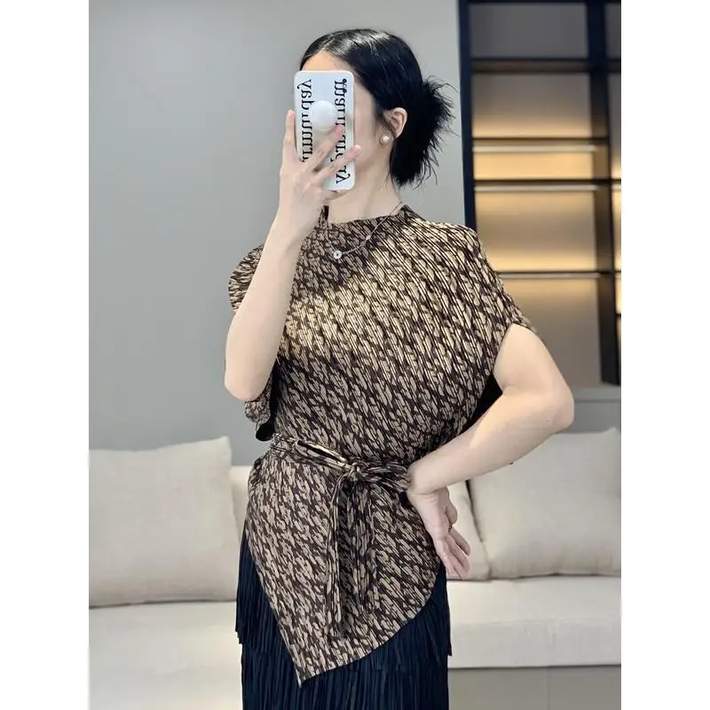 

Ele High-End Summer 2024 Women's T-irt Pleated Off-oulder Asymmetrical Slimming Top Korean Sle Commute Faion