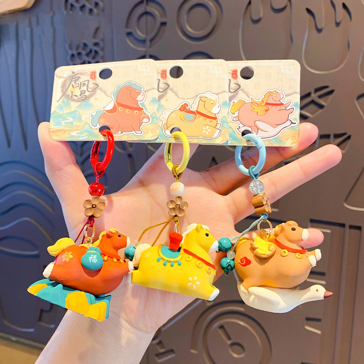 لطيف سلالة تانغ نمط السمين المهر دمية المفاتيح الصين شيك التنين الحصان زهر الكمثرى الزنجفر روبي الأزرق حجر مطرز المفاتيح