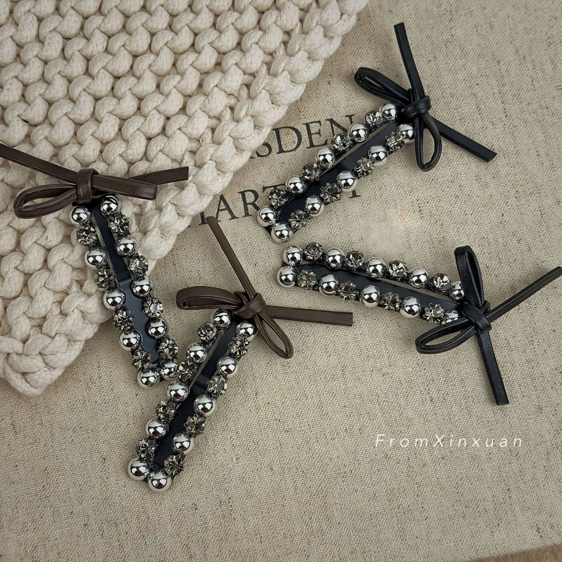 nouvelle-pince-laterale-pour-cheveux-en-cuir-francais-avec-nœud-exquise-et-polyvalente-ornee-de-strass-pour-femme-accessoire-de-coiffure-Epingle-a-cheveux