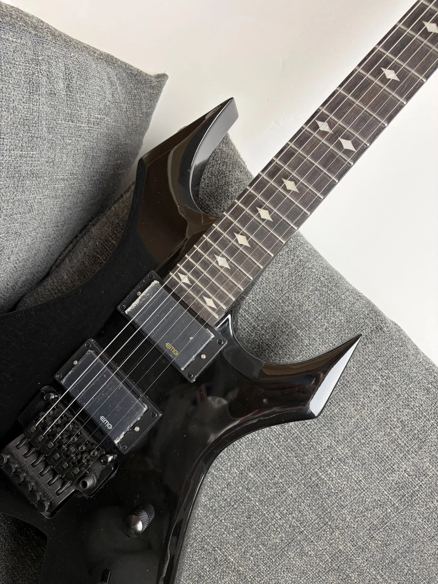 

Alien Black Electric Guitar Double Floyd Rose Vibrato EMG Pickups