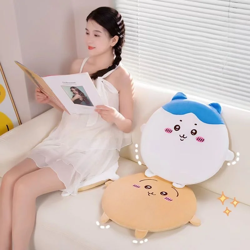 MINISO Chikawa Hachiware طالب البراز وسادة الفصول الدراسية المضادة للانزلاق الكرتون لطيف Kawaii طالب لوازم أنيمي جديد Usagi جميل