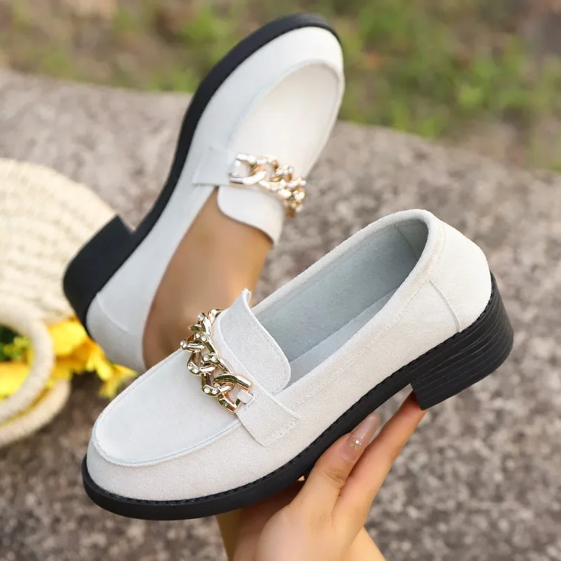 سلسلة ديكور المتسكعون النساء منصة بولي Leather الجلود حذاء كاجوال امرأة الربيع الصيف الراحة الانزلاق على الشقق أحذية مريحة