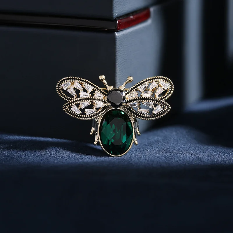 

Little Bee Anti-Exposure Buckle Crystal Zircon Inlaid Niche High-End Brooch Cardigan Suit Brooch Clothing Wholesale