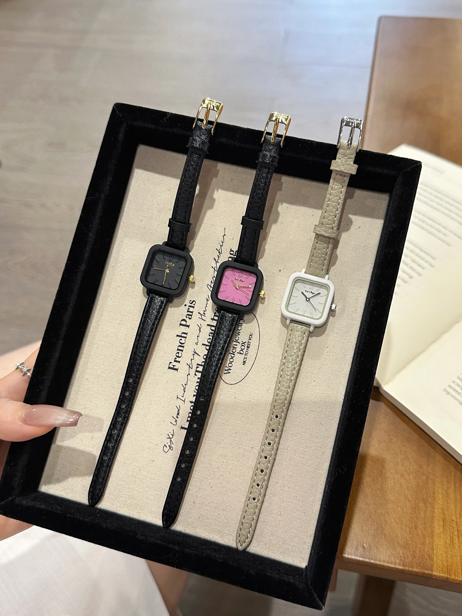 ساعة نسائية مربعة جديدة بسيطة، طراز جديد 2025 ساعة نسائية راقية وأنيقة ساعة نسائية فاخرة وعالية الجودة. #3