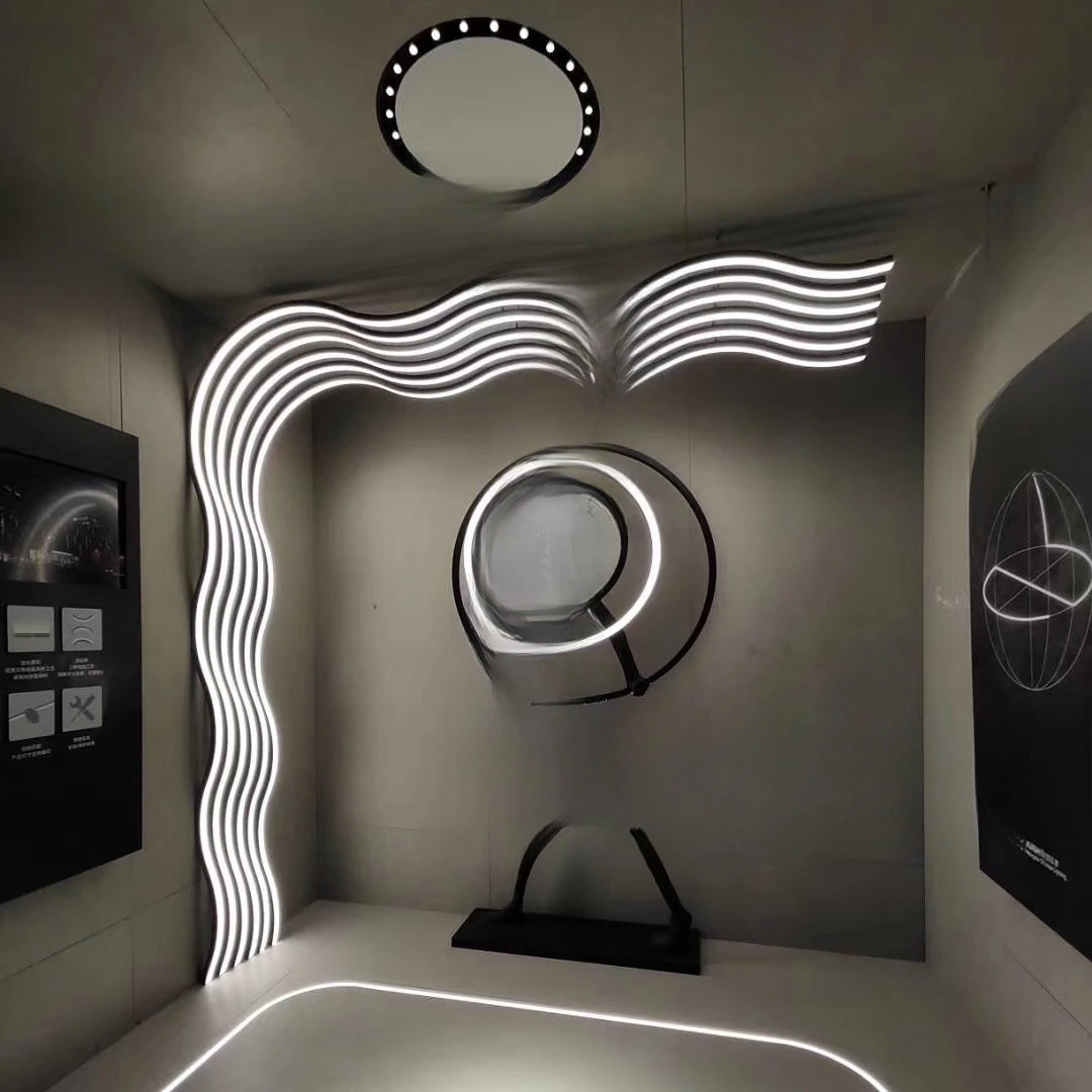 Floor-to-ceiling lighting figure sculpture sales office hotel office style