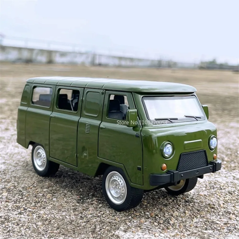 1/18 UAZ Travelers Alloy Bus Diecasts Car Model Metal Traffic City Tour Vehicles Toys Car Model Simulation Sound Light Kids Gift