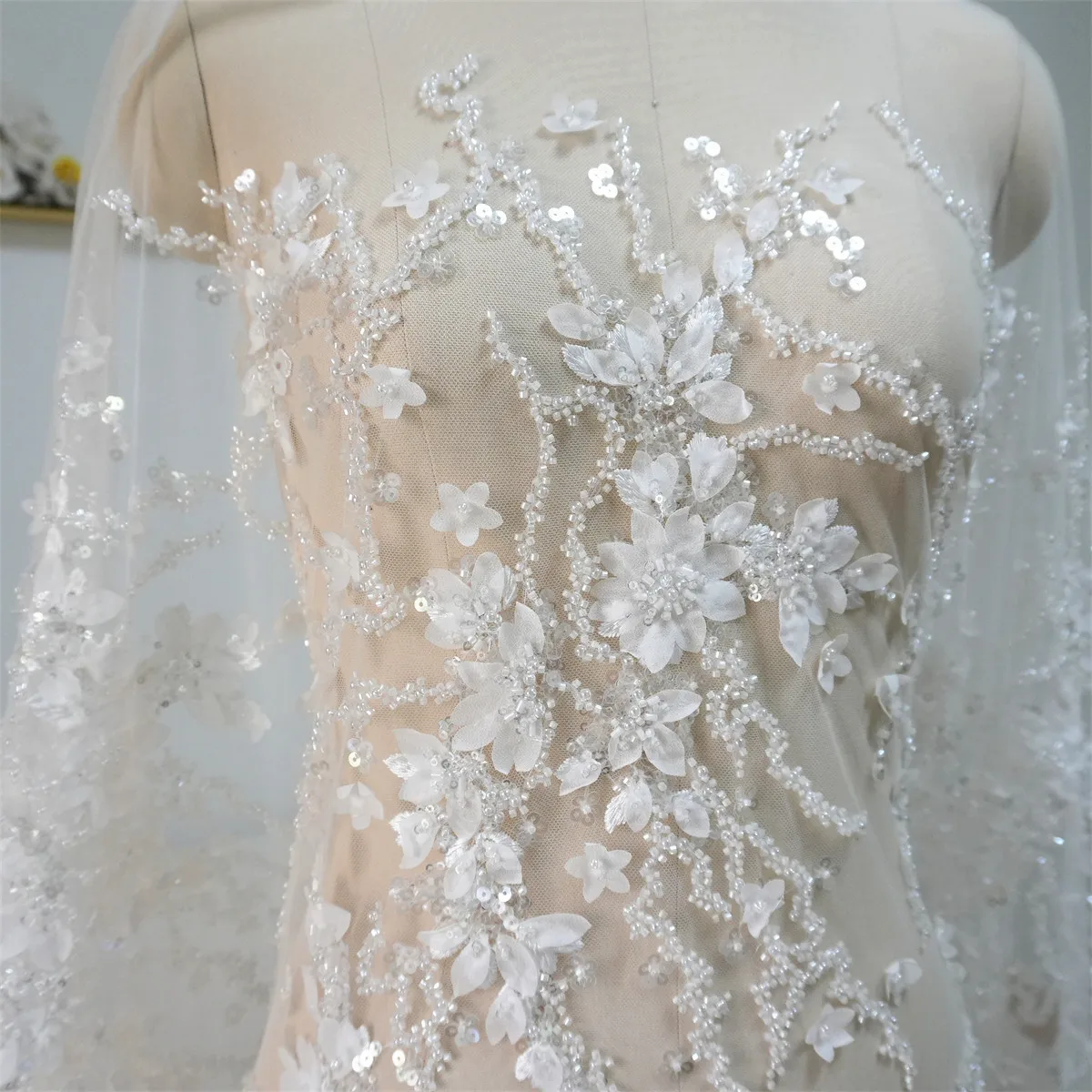 nueva-tela-bordada-con-cuentas-de-flores-3d-para-vestidos-de-novia-ropa-para-ninos-hanfu-decoracion-de-fondo-de-telas-qipao