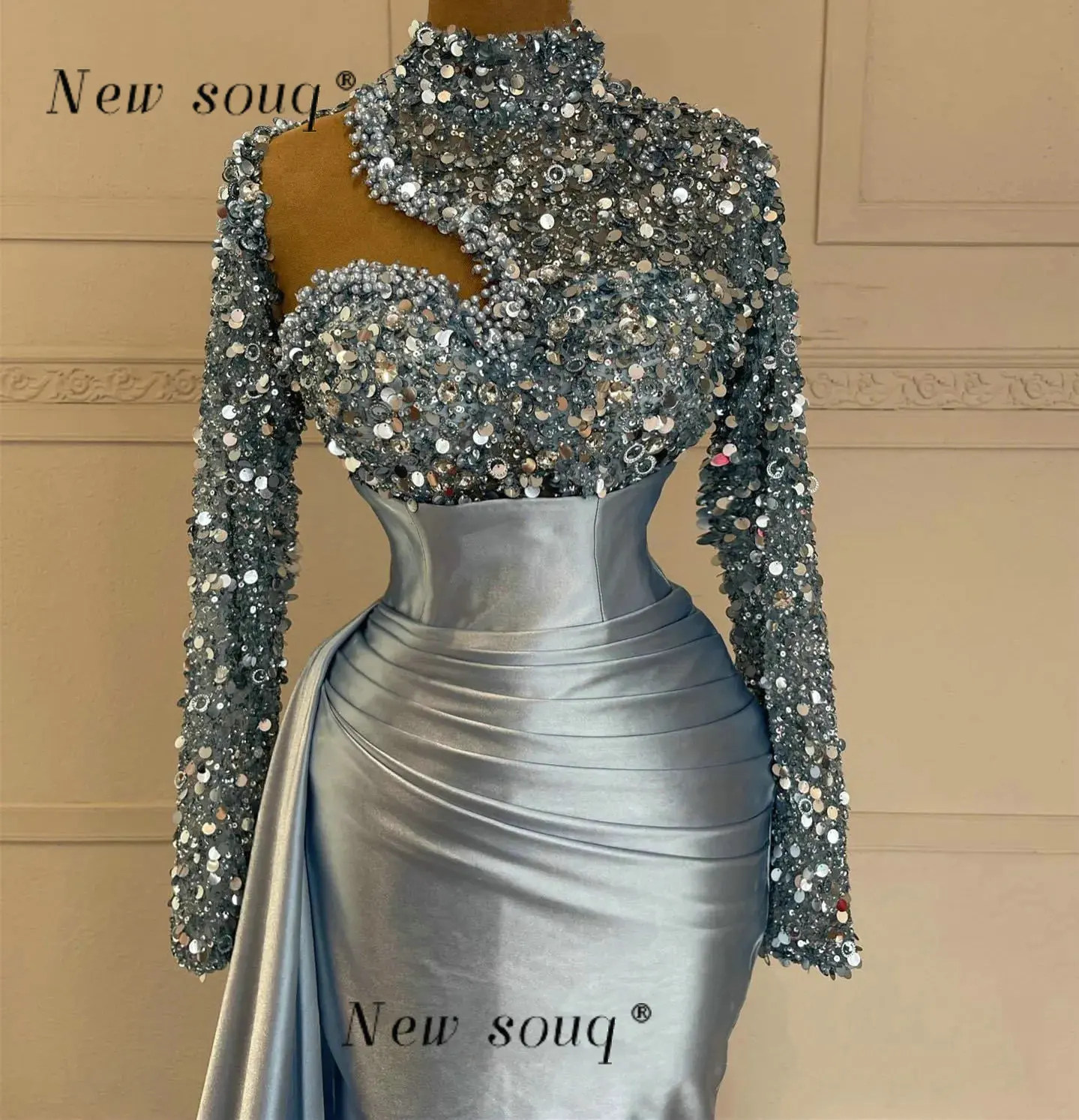 فساتين سهرة بأكمام طويلة بالترتر الأزرق الضبابي مع ذيل جانبي مثير بفتحة مطوي لحفلات الزفاف وحفلات الضيوف