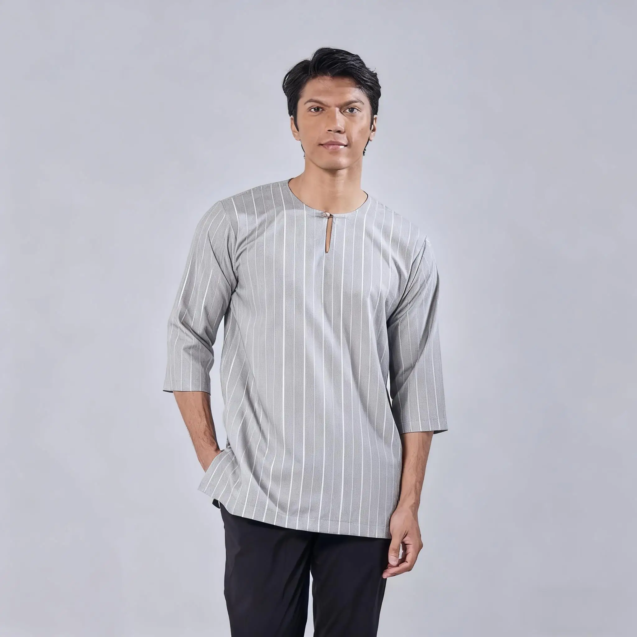 

Мужская футболка, простая повседневная мусульманская футболка 2026, этнический стиль с принтом, короткий рукав, воротник-стойка, молния, тонкие исламские товары, арабы