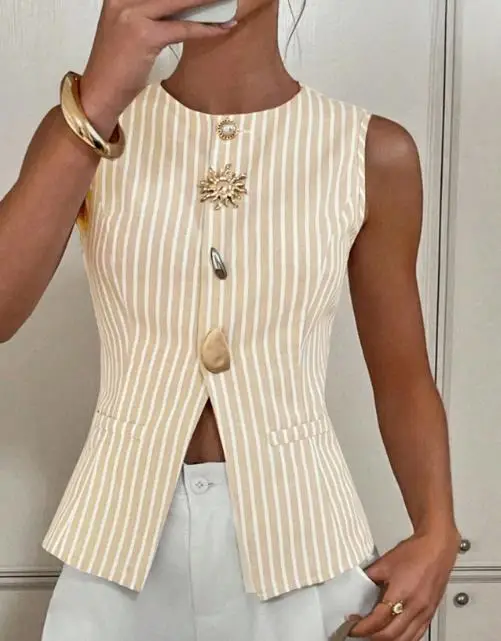 

2025 Spring/Summer New Women's Fashion Casual Single breasted Tank Top Jacket Elegant Stripe and Round Neck Button Women's Wear