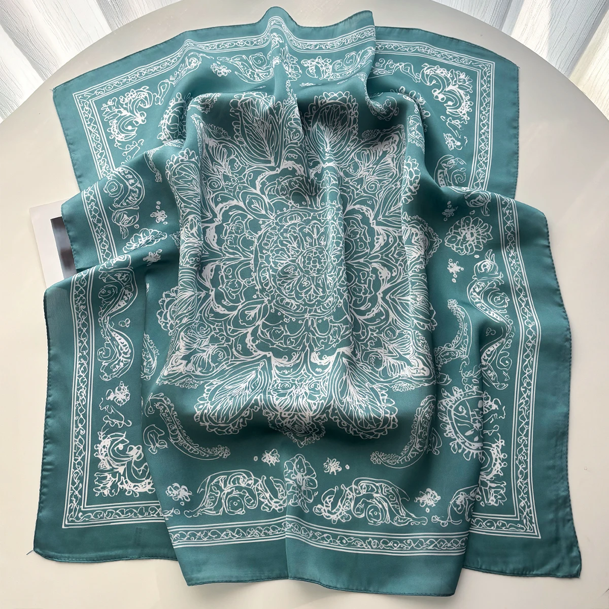 2026 Design Drucken Quadratischen Seidenschal Frauen Halstuch Bandana Foulard Dame Schal Schals Wrap Kopf Haar Band Krawatten – Detail 5